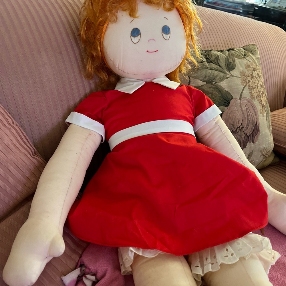 Little Orphan Annie doll vintage 1982. 36” tall, soft body. - Picture 7 of 11